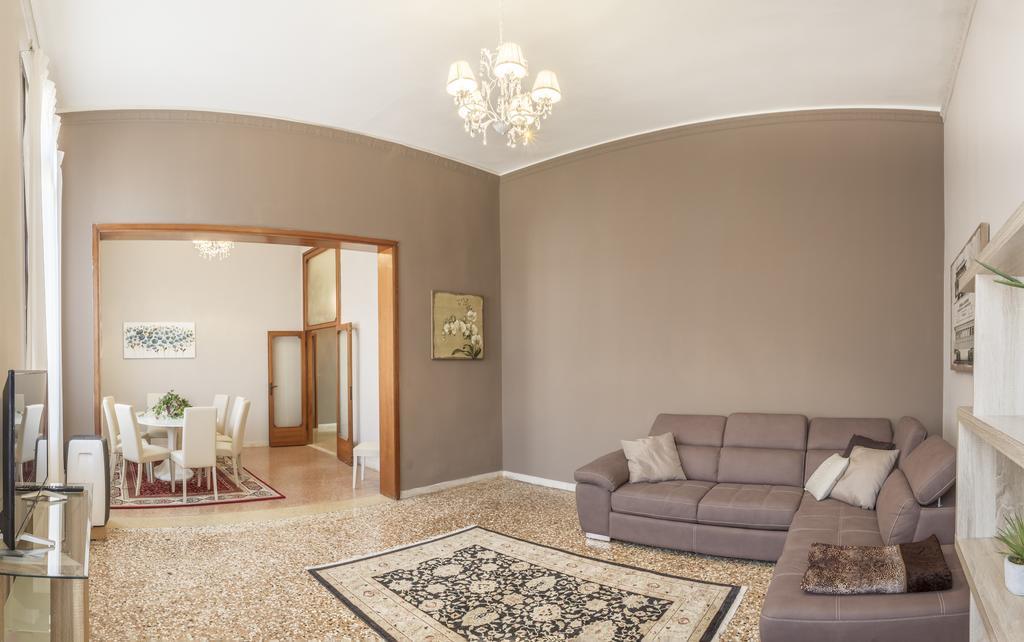 Grand Canal Palace With Lift Apartamento *